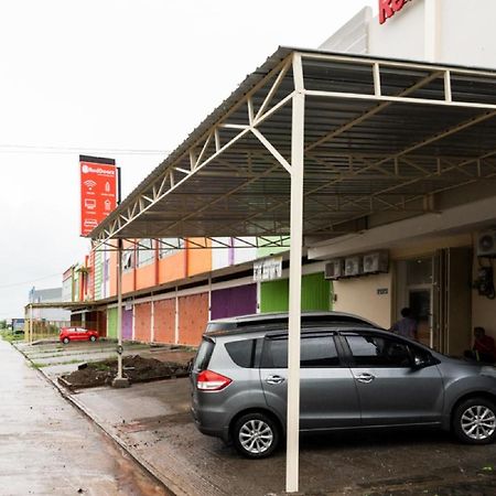Reddoorz @ Graha Cemerlang Maros Makassar Exterior photo