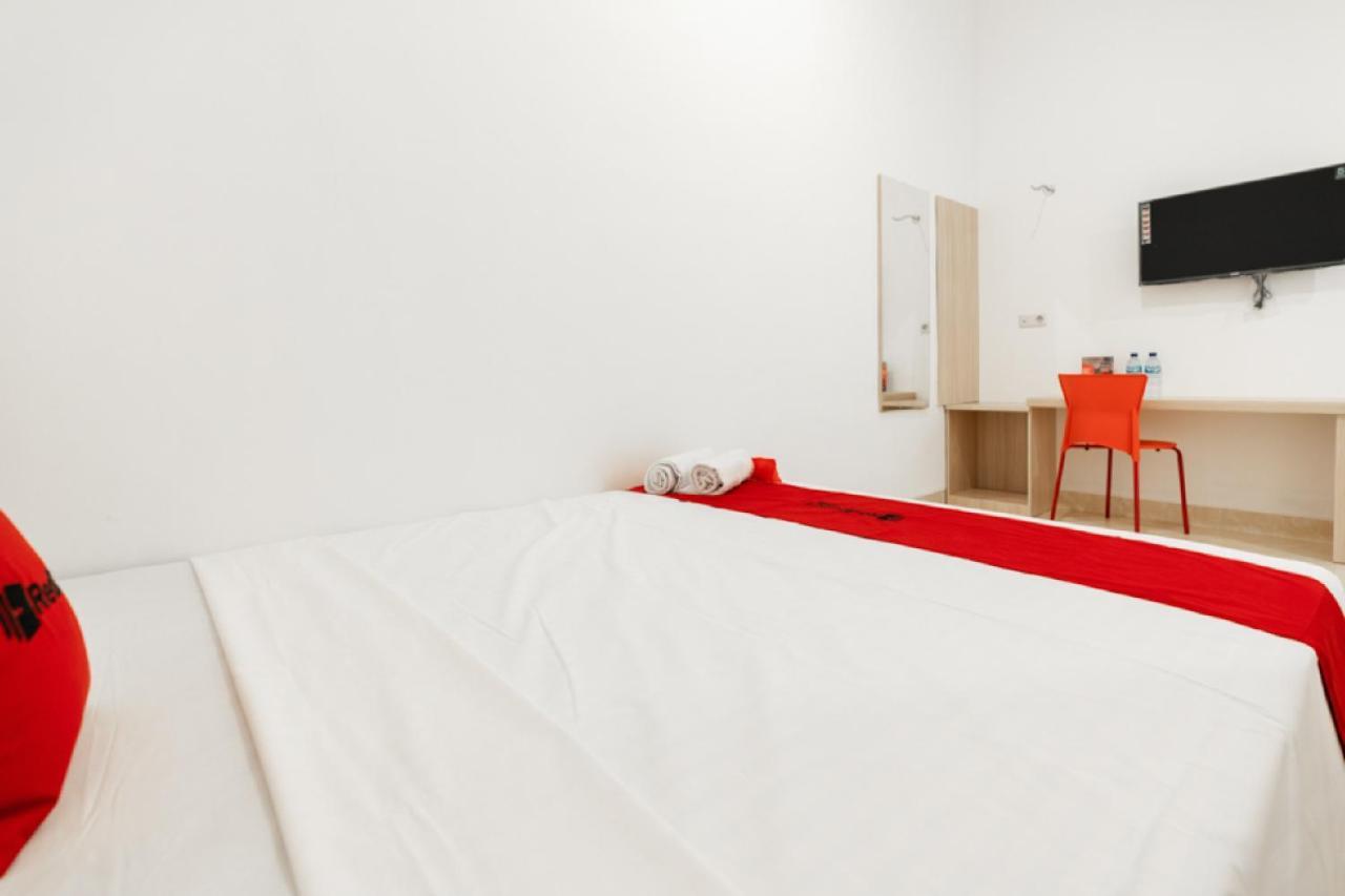 Reddoorz @ Graha Cemerlang Maros Makassar Exterior photo
