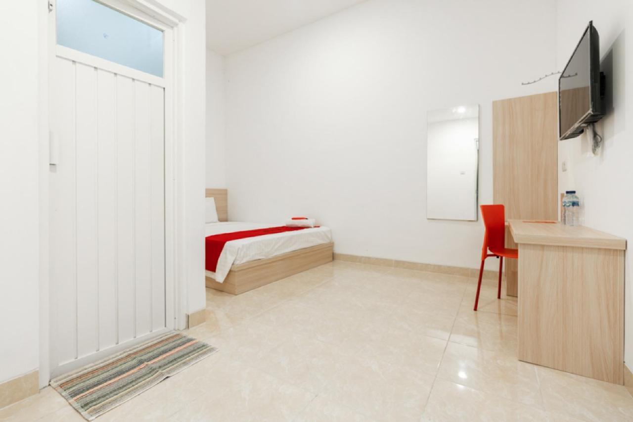 Reddoorz @ Graha Cemerlang Maros Makassar Exterior photo