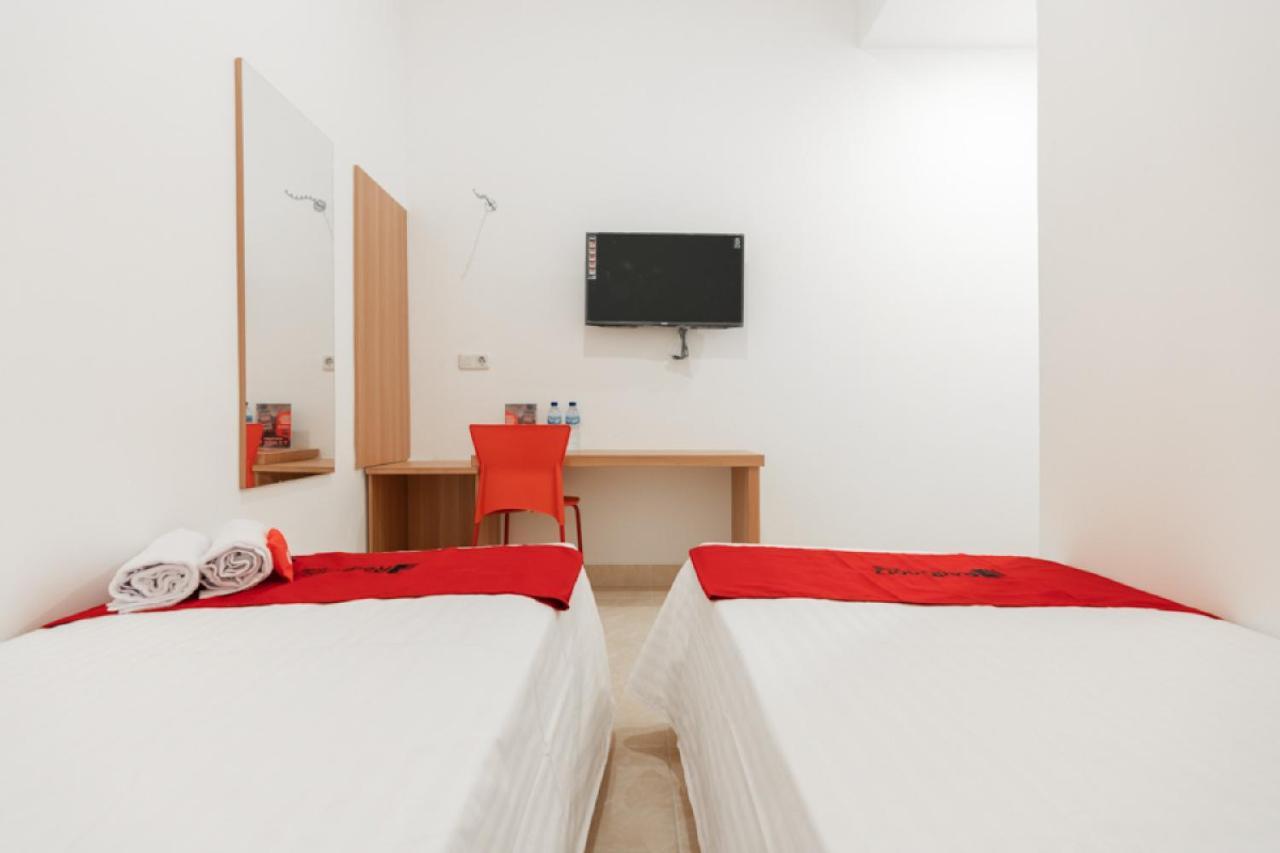 Reddoorz @ Graha Cemerlang Maros Makassar Exterior photo