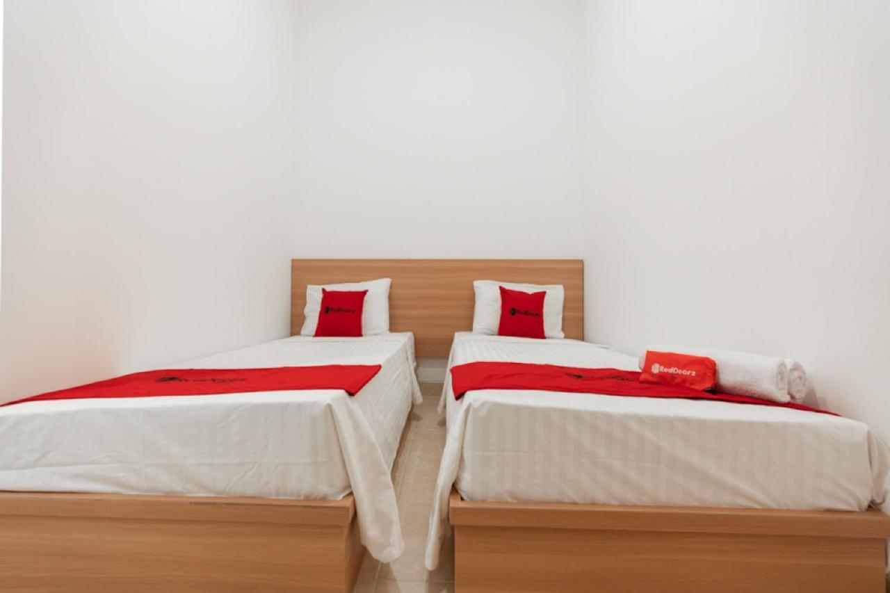 Reddoorz @ Graha Cemerlang Maros Makassar Exterior photo
